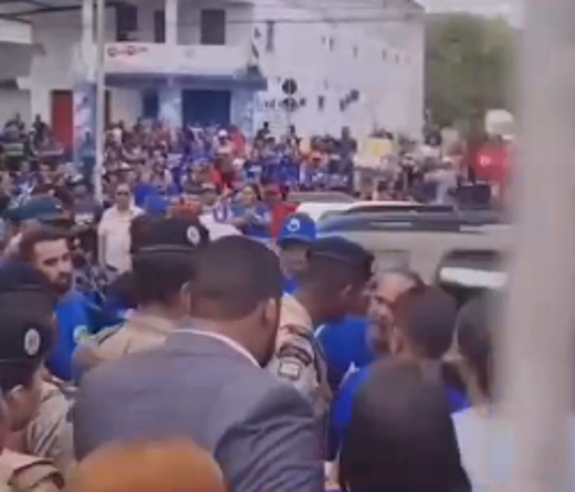 Prefeito Elinaldo sendo preso em flagrante por compra de voto (Foto: Print/Vídeo)