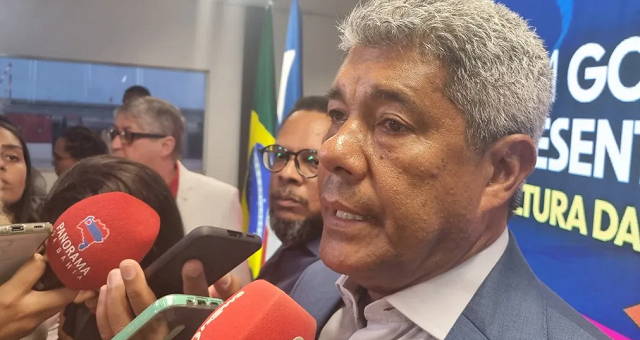 Para Jerônimo, na posição de governador, seu desejo era ter um dia de paz nas eleições pela Bahia e torcer pelos partidos aliados (Foto: Lula Bonfim/Ag. A TARDE)