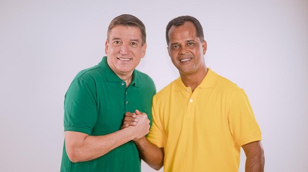 Oswaldinho e seu candidato a vice, pastor Cristiano - Assessoria