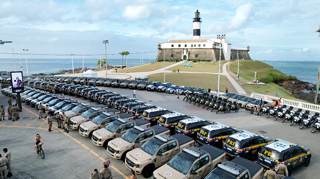 Ministério da Justiça e Segurança Pública (MJSP) e a Secretaria da Segurança Pública do Estado da Bahia (SSP-BA) realizaram no Farol da Barra, em Salvador, a entrega de 127 viaturas à Polícia Militar da Bahia (PMBA), Polícia Civil da Bahia (PCBA) e Departamento de Polícia Técnica (DPT) (Fotos: Mateus Pereira/GOVBA)