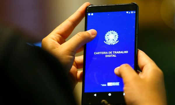 Carteira de Trabalho (Foto: Marcelo Carmargo/Agência Brasil)