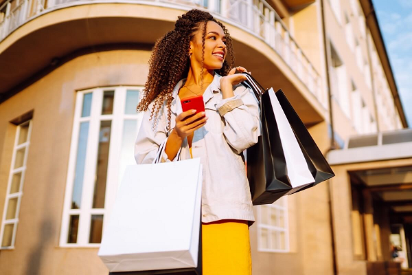É importante redobrar os cuidados com as compras online durante a Black Friday (Foto: maxbelchenko/Shutterstock)