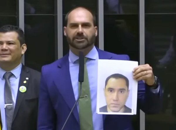 Delegado teve foto exposta por Eduardo Bolsonaro (Foto: Reprodução)