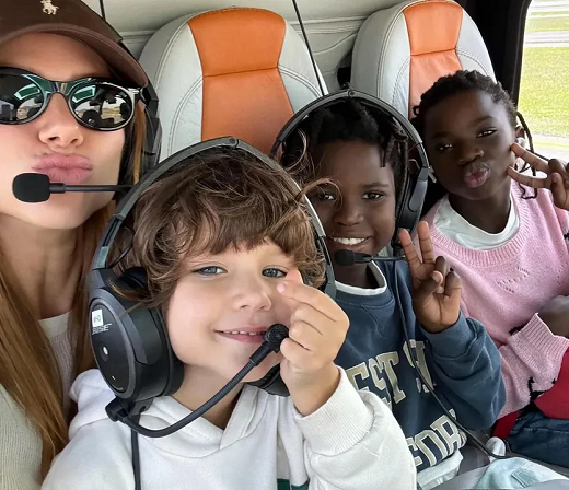Giovanna Ewbank ao lado dos filhos (Foto: Reprodução/Redes Sociais)
