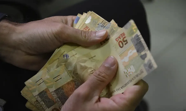 Salário extra injetará R$ 321,4 bilhões na economia neste ano (Foto: Marcello Casal Jr | Agência Brasil)
