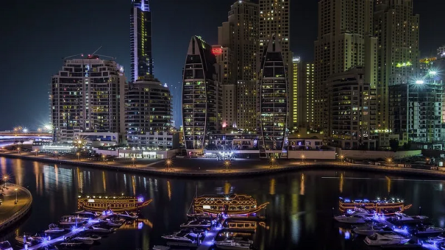 Free Dubai city at night image, public domain CC0 photo (Foto: Isabel Oliveira)