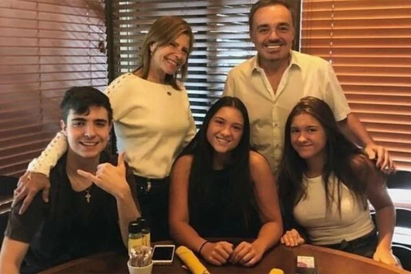 Rose Miriam Di Matteo, Gugu Liberato e os filhos: João Augusto, Marina e Sofia (Foto: Reprodução)