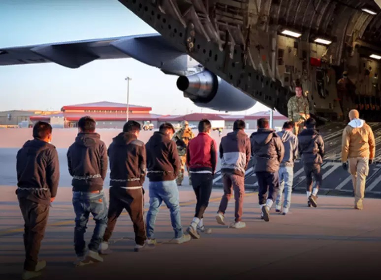O governo federal também mobilizou uma aeronave da FAB para concluir a viagem dos deportados a Minas Gerais. Foto: Terra