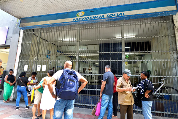 Aposentados e pensionistas precisam ficar atentos para regras que envolvem a antecipação de beneficio do INSS (Foto: Shirley Stolze/Ag A TARDE)