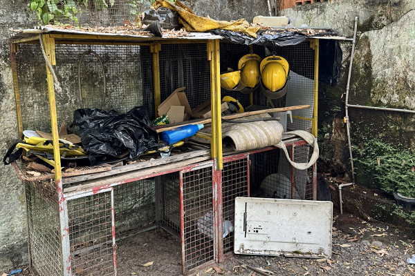 Vistoria realizada identificou desde infiltrações no prédio até a ausência de equipamentos básicos, como EPIs (equipamentos de proteção individual) e ferramentas de trabalho (Foto: Divulgação)