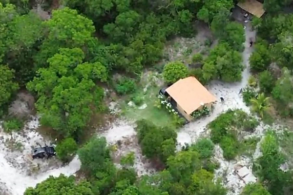 Grupo conseguiu fugir para uma área de mata (Foto: Reprodução)