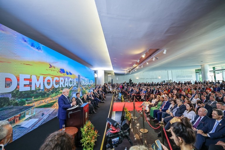Brasília (DF) - Ato marca os dois anos da tentativa frustrada de golpe de Estado em 2023 - Foto: Ricardo Stuckert/PR