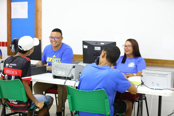 Matrícula 2025: estudantes têm até terça para apresentar documentação (Foto: Memo Soul)