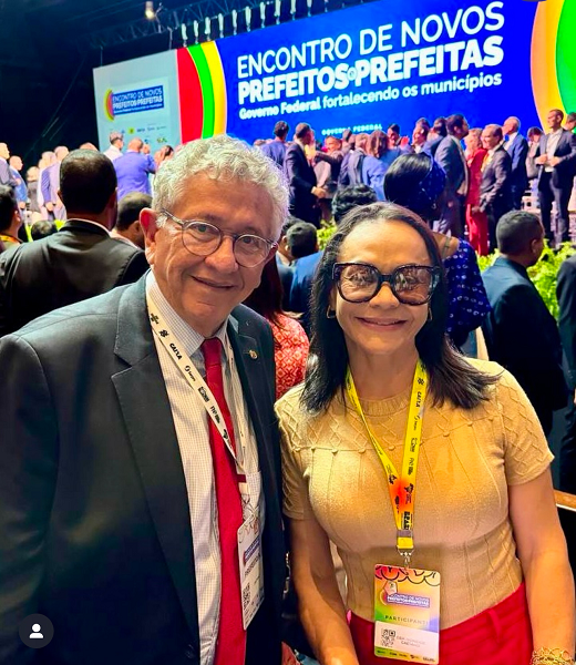 Prefeito de Camaçari, Luiz Caetano, em Brasília, ao lado da primeira dama e deputada federal, Ivoneide Caetano (Foto: Reprodução)