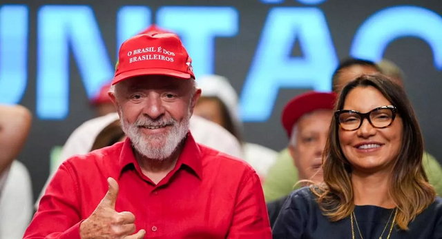 Presidente Lula e primeira-dama Rosângela Lula da Silva em cerimônia durante as celebrações de 45 anos do PT, no Rio de Janeiro-RJ (Foto: Assessoria/PT)