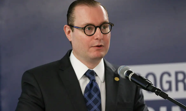 O ministro Cristiano Zanin fala no seminário Combate à Desinformação e Defesa da Democracia termina nesta sexta-feira (15), no STF (Foto: Fabio Rodrigues-Pozzebom)