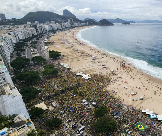Ato reúne 18,3 mil em Copacabana, calcula pesquisa da USP; patamar é menor que o de outras manifestações de Bolsonaro (Foto: Custódio Coimbra/Agência O Globo)