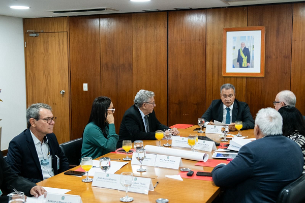 Encontro do gestor municipal, Caetano, e da deputada Ivoneide com o titular da Casa Civil, o ministro Rui Costa (Foto: Divulgação)