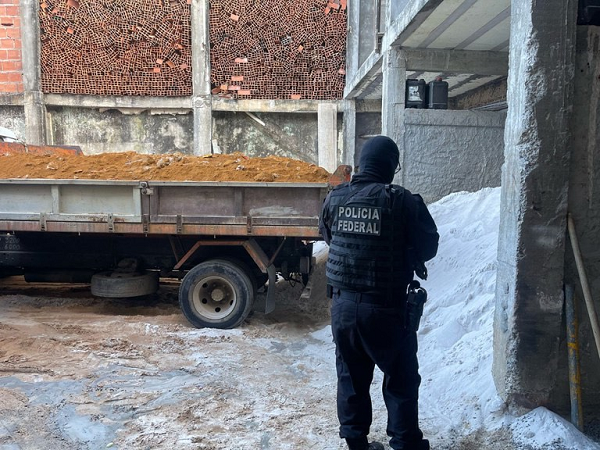 Operação Piratas das Dunas III, com o objetivo de cumprir mandados judiciais decorrente de investigação relativa à extração e comércio ilegal de areia (Foto: Divulgação)
