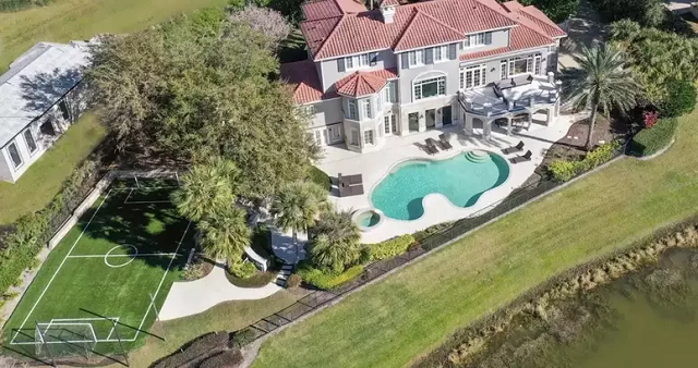 Mansão de Kaká na Flórida, em Orlando, foi vendida para Pablo Marçal (Foto: Divulgação/Realtor)