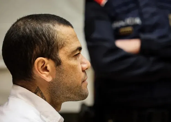 Daniel Alves respondia em liberdade após pagar 1 milhão de euros em fiança (Foto: Jordi Borras/AFP)