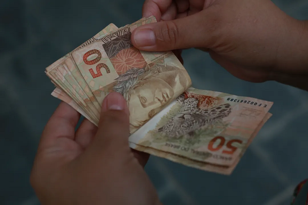 Governo prevê que R$ 30,7 bilhões sejam pagos para 25,8 milhões de trabalhadores (Foto: Joá Souza/Ag. A TARDE)