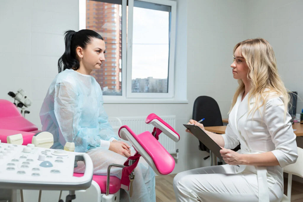 Uma a cada dez mulheres sofre com os sintomas da endometriose, mas desconhece a sua existência (Foto: Satyrenko/Shutterstock)