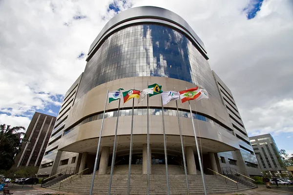 O Tribunal Regional Federal da 4ª Região (TRF4) publicou novo edital de concurso público (Foto: Reprodução/CNJ)