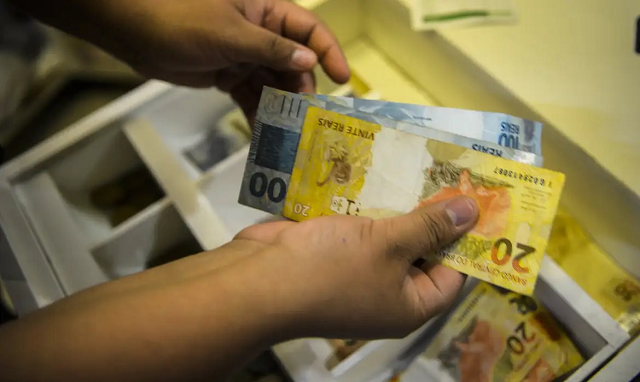 Novo mínimo vem com correção pelo Índice Nacional de Preços ao Consumidor (INPC) e ganho real de 2,5% (Foto: Reprodução)
