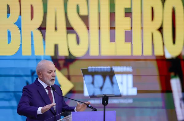 Presidente Luiz Inácio Lula da Silva assinou o decreto que autoriza a antecipação do pagamento (Foto: Reprodução)
