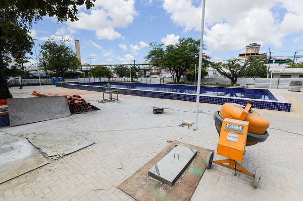 Praça Desembargador Montenegro, no Centro de Camaçari (Foto: Patrick Abreu)