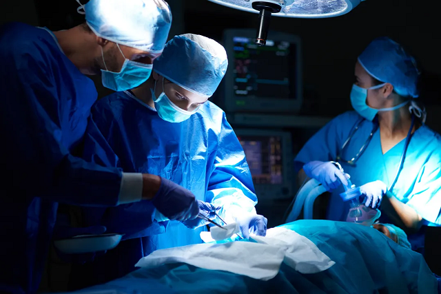 A cirurgia envolveu o transplante simultâneo da bexiga e de um rim (Foto: Freepik)