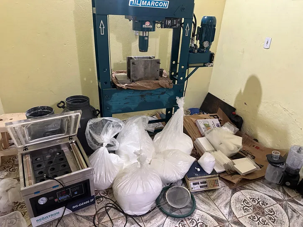 Operação foi desencadeada após denúncia de moradores (Foto: Divulgação/Polícia Militar)