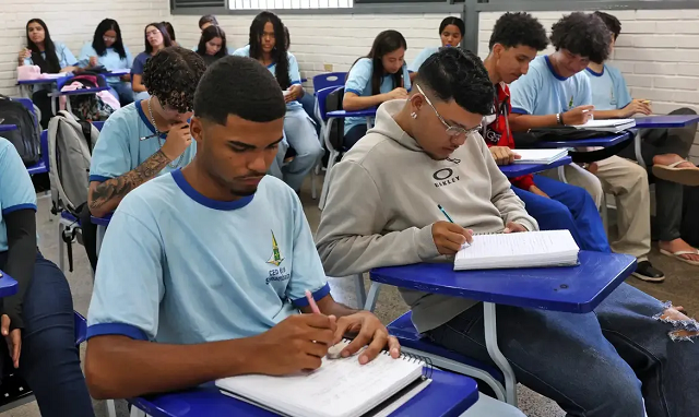 Valores são depositados em contas abertas automaticamente na Caixa (Foto: Antônio Cruz/Agência Brasil)