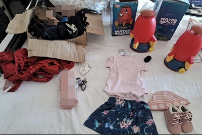 Roupas infantis e brinquedos apreendidos na casa do vereador - Divulgação