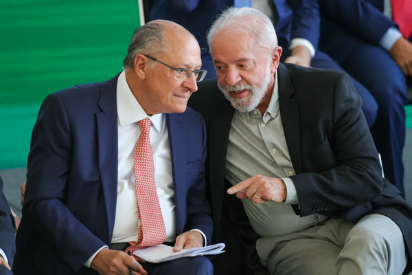 Presidente Luiz Inácio Lula da Silva (PT) e o vice-presidente e ministro de Desenvolvimento, Indústria, Comércio e Serviços, Geraldo Alckmin (PSB) (Foto: Fabio Rodrigues-Pozzebom/Agência Brasil)