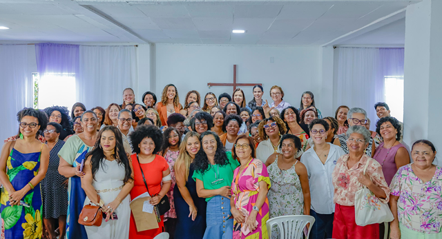 Acompanhada da primeira-dama da Bahia, Tatiana Velloso, e da ministra da Igualdade Racial, Anielle Franco, Janja participou de um diálogo sobre democracia, direitos das mulheres e enfrentamento às violências de gênero (Foto: Cláudio Kbene) Acompanhada da primeira-dama da Bahia, Tatiana Velloso, e da ministra da Igualdade Racial, Anielle Franco, Janja participou de um diálogo sobre democracia, direitos das mulheres e enfrentamento às violências de gênero (Foto: Cláudio Kbene)