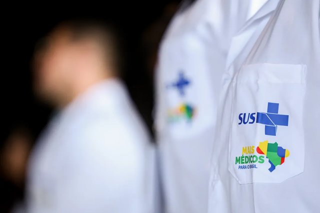Uniforme do programa Mais Médicos no Brasil (Foto: Marcelo Camargo/Agência Brasil) Uniforme do programa Mais Médicos no Brasil (Foto: Marcelo Camargo/Agência Brasil)