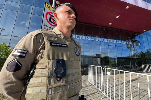 Câmeras são utilizadas também por equipes das Polícias Civil e Técnica, durante cumprimentos de mandados e perícias em locais de crime (Foto: Rafael Rodrigues/SSP) Câmeras são utilizadas também por equipes das Polícias Civil e Técnica, durante cumprimentos de mandados e perícias em locais de crime (Foto: Rafael Rodrigues/SSP)