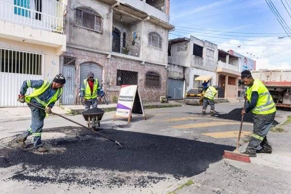 Serviços estão sendo executados em pontos considerados críticos, com base em um cronograma elaborado a partir de demandas apresentadas pela população (Foto: Patrick Abreu)