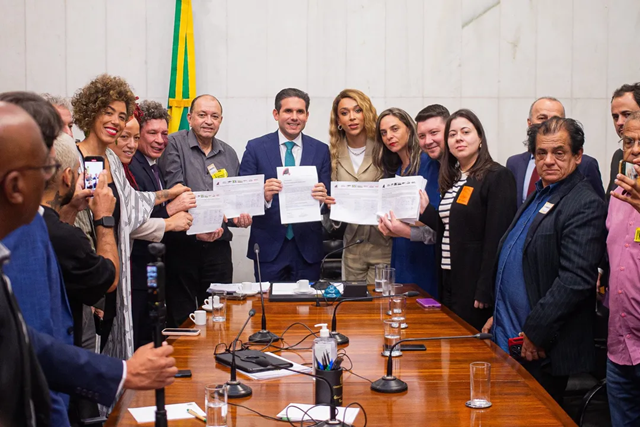 Érika Hilton (PSOL-SP) se reuniu com o presidente da Câmara dos Deputados, Hugo Motta (Republicanos-SP), para tratar sobre o tema (Foto: Reprodução Redes Sociais) Érika Hilton (PSOL-SP) se reuniu com o presidente da Câmara dos Deputados, Hugo Motta (Republicanos-SP), para tratar sobre o tema (Foto: Reprodução Redes Sociais)