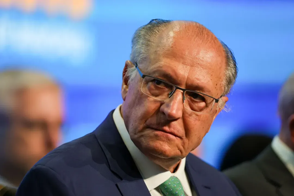 Alckmin não aliviou ao comentar atuação de Eduardo Bolsonaro contra os interesses do Brasil (Foto: Fábio Rodrigues Pozzebom/Agência Brasil) Alckmin não aliviou ao comentar atuação de Eduardo Bolsonaro contra os interesses do Brasil (Foto: Fábio Rodrigues Pozzebom/Agência Brasil)