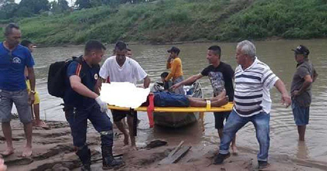 A ambulância do Samu levou as outras quatro vítimas para o Hospital João Câncio (Foto: Reprodução)