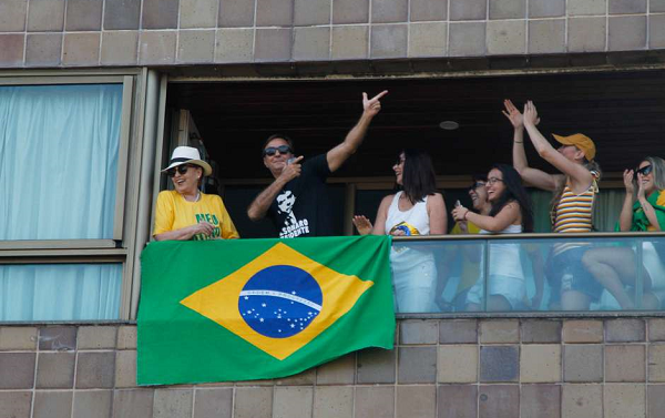 Segundo o artigo, 'o Brasil atravessa a pior crise de sua história desde o golpe civil-militar e o estabelecimento da ditadura em 1964' (Foto: Reprodução) Segundo o artigo, 'o Brasil atravessa a pior crise de sua história desde o golpe civil-militar e o estabelecimento da ditadura em 1964' (Foto: Reprodução)