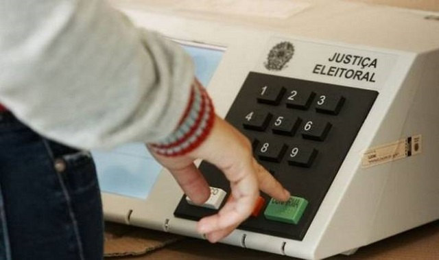 Maioria dos nomes postos é formada por empresários e advogados, assim como homens e mulheres que simplesmente se declaram “deputados”, sem especificar formação nem atividades profissionais (Foto: Reprodução) Maioria dos nomes postos é formada por empresários e advogados, assim como homens e mulheres que simplesmente se declaram “deputados”, sem especificar formação nem atividades profissionais (Foto: Reprodução)