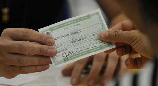 O não comparecimento às urnas no dia 7 de outubro não impede voto na rodada final, no próximo domingo (Foto: Reprodução) O não comparecimento às urnas no dia 7 de outubro não impede voto na rodada final, no próximo domingo (Foto: Reprodução)