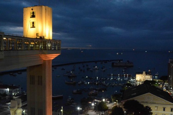 Ascensor permanecerá com iluminação em amarelo como parte da campanha (Foto: Reprodução) Ascensor permanecerá com iluminação em amarelo como parte da campanha (Foto: Reprodução)