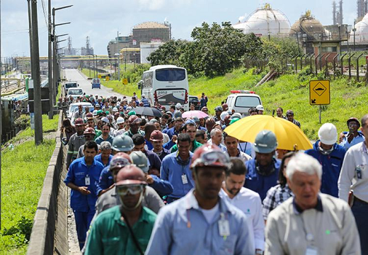 A operação envolve mais de 150 técnicos, brigadistas e profissionais da área médica, 30 viaturas de combate a incêndio, 20 ambulâncias (Foto: Reprodução) A operação envolve mais de 150 técnicos, brigadistas e profissionais da área médica, 30 viaturas de combate a incêndio, 20 ambulâncias (Foto: Reprodução)