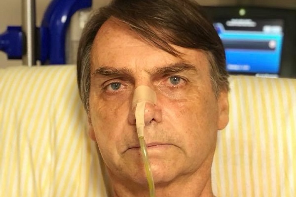Liberação médica é aguardada por simpatizantes, policiais e imprensa no hospital Albert Einstein, em São Paulo (Foto: Reprodução) Liberação médica é aguardada por simpatizantes, policiais e imprensa no hospital Albert Einstein, em São Paulo (Foto: Reprodução)