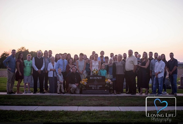 Convidados também compareceram à homenagem (Foto: Reprodução | Facebook | Loving Life Photography)